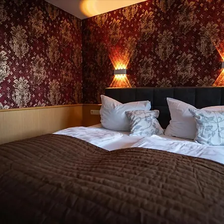 ホテル Familien-hotel Am Traenkbachtal 3*