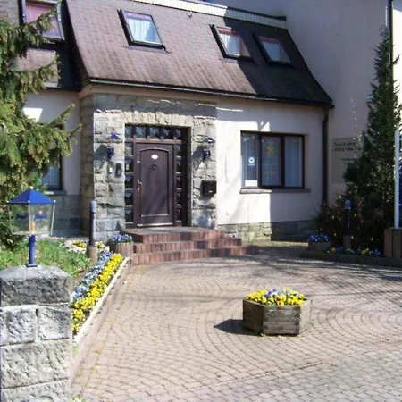 ホテル Familien-hotel Am Traenkbachtal 3*